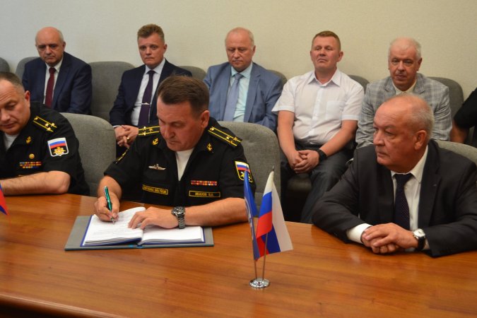 Подписание приемного акта госиспытаний фрегата "Адмирал флота Советского Союза Горшков". "Северная верфь", 26 июля 2018 года Подписание приемного акта госиспытаний фрегата "Адмирал флота Советского Союза Горшков". "Северная верфь", 26 июля 2018 года